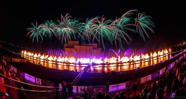 Feuerwerk am Grebnoy Channel in Krylatskoye bei CIRCLE OF LIGHT 2016 in Moskau