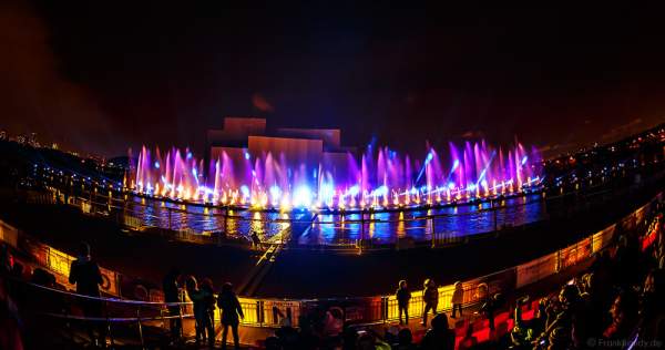 Multimediale Wassershow bei CIRCLE OF LIGHT 2016 in Moskau - Krylatskoye Grebnoy Channel