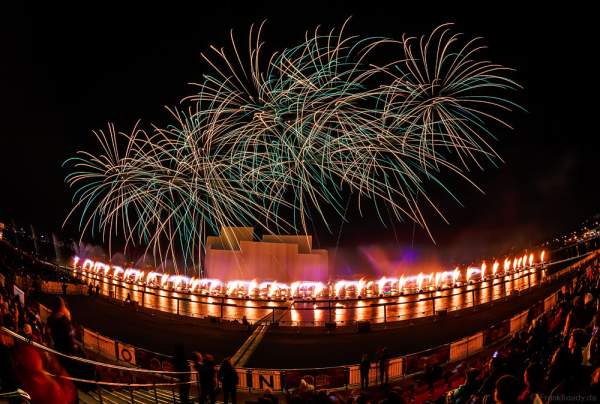 Feuerwerk am Grebnoy Channel in Krylatskoye bei CIRCLE OF LIGHT 2016 in Moskau