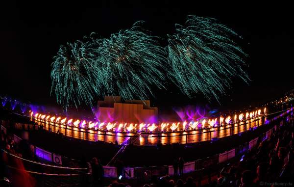 Feuerwerk am Grebnoy Channel in Krylatskoye bei CIRCLE OF LIGHT 2016 in Moskau