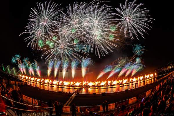 Feuerwerk am Grebnoy Channel in Krylatskoye bei CIRCLE OF LIGHT 2016 in Moskau