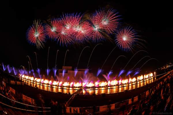 Feuerwerk am Grebnoy Channel in Krylatskoye bei CIRCLE OF LIGHT 2016 in Moskau