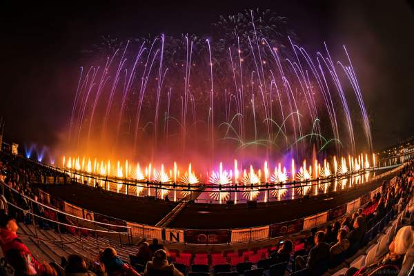 Feuerwerk am Grebnoy Channel in Krylatskoye bei CIRCLE OF LIGHT 2016 in Moskau