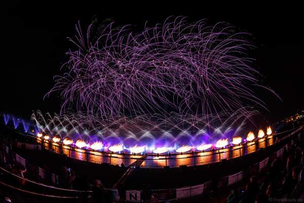 Feuerwerk am Grebnoy Channel in Krylatskoye bei CIRCLE OF LIGHT 2016 in Moskau