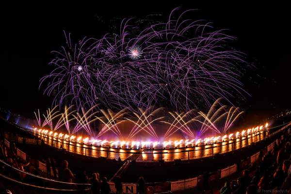 Feuerwerk am Grebnoy Channel in Krylatskoye bei CIRCLE OF LIGHT 2016 in Moskau