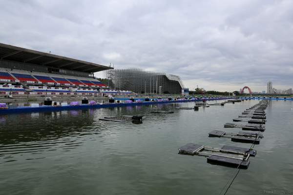 Die Installation für die Show am Grebnoy Channel in Krylatskoye bei CIRCLE OF LIGHT 2016 in Moskau