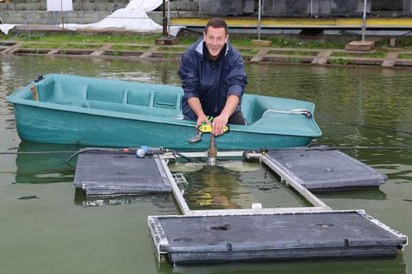 Techniker bei der Vorbereitung am Grebnoy Channel in Krylatskoye bei CIRCLE OF LIGHT 2016 in Moskau