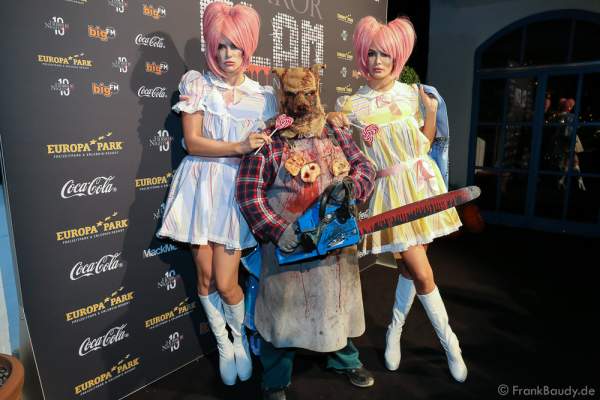 Monica Ivancan und Schwester Miriam Mack (Ehefrau von Micheal Mack) bei der 2. Horror Glam Live Night im Europa-Park Rust am 02.10.2016