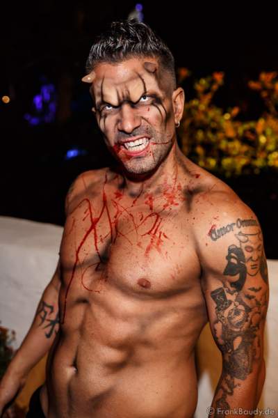 Marc Terenzi mit nacktem Oberkörper bei der 2. Horror Glam Live Night im Europa-Park Rust am 02.10.2016