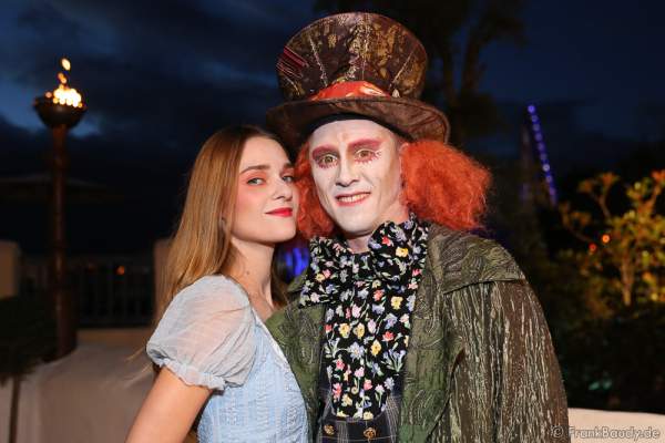 Josephine Busch („Hinterm Horizont“) und Moritz von Lindequist bei der 2. Horror Glam Live Night im Europa-Park Rust am 02.10.2016