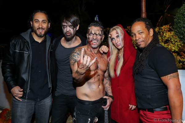 Marc Terenzi mit Begleiterin Anny und Team bei der 2. Horror Glam Live Night im Europa-Park Rust am 02.10.2016