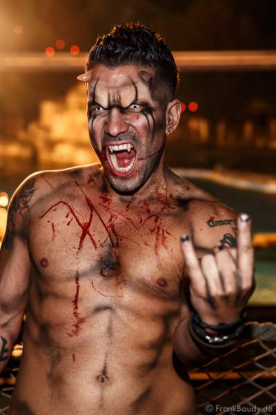 Marc Terenzi mit nacktem Oberkörper bei der 2. Horror Glam Live Night im Europa-Park Rust am 02.10.2016