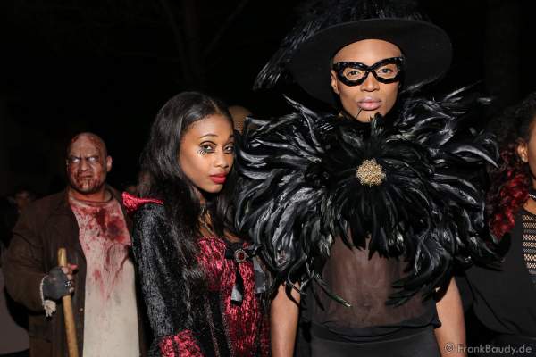 Stevie Boi (Designer) mit Begleitung bei der 2. Horror Glam Live Night im Europa-Park Rust am 02.10.2016