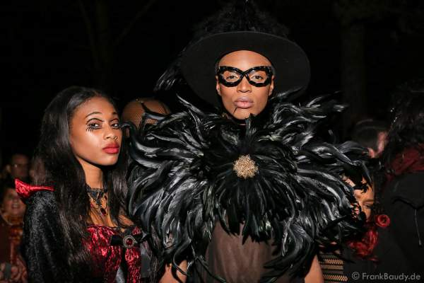 Stevie Boi (Designer) mit Begleitung bei der 2. Horror Glam Live Night im Europa-Park Rust am 02.10.2016