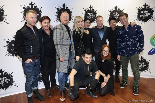 Gruppenbild der Künstler von Nights of the Proms 2016 bei der Pressekonferenz zur Premiere in der SAP Arena in Mannheim