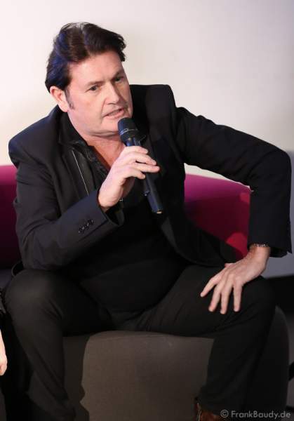 Charlie Burchill von Simple Minds bei der Pressekonferenz zur Premiere von Night of the Proms 2016 in der SAP Arena Mannheim