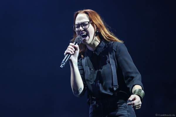 Stefanie Heinzmann bei der Deutschlandpremiere von Night of the Proms 2016 in der SAP Arena Mannheim