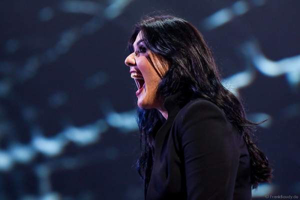 Dirigentin Alexandra Arrieche bei der Deutschlandpremiere von Night of the Proms 2016 in der SAP Arena Mannheim