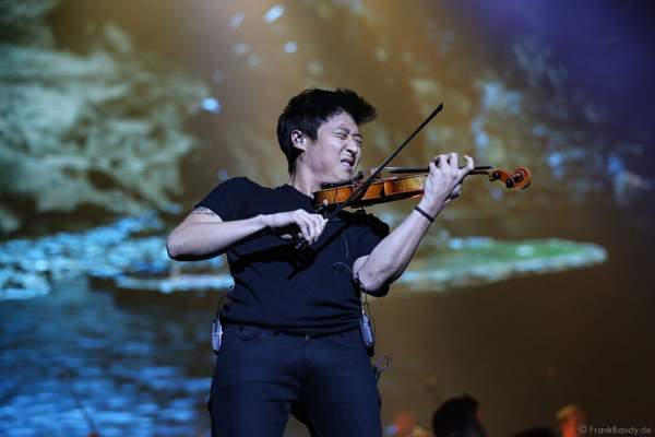 Charles Yang von Time For Three bei der Deutschlandpremiere von Night of the Proms 2016 in der SAP Arena Mannheim