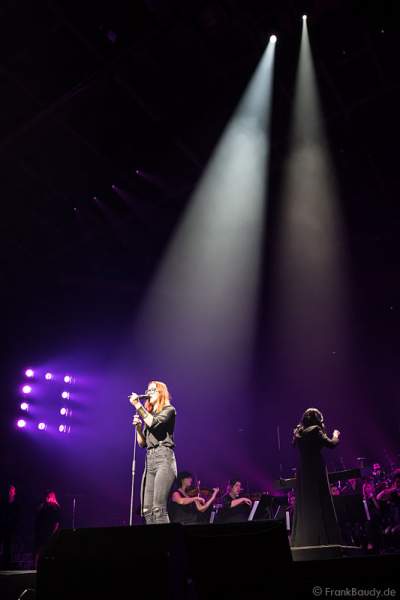 Stefanie Heinzmann bei der Deutschlandpremiere von Night of the Proms 2016 in der SAP Arena Mannheim