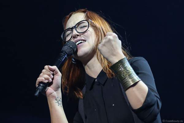 Stefanie Heinzmann bei der Deutschlandpremiere von Night of the Proms 2016 in der SAP Arena Mannheim