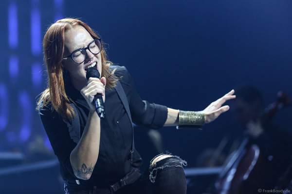 Stefanie Heinzmann bei der Deutschlandpremiere von Night of the Proms 2016 in der SAP Arena Mannheim