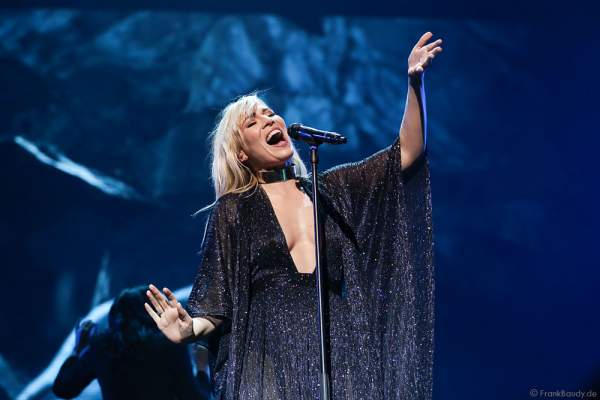 Natasha Bedingfield bei der Deutschlandpremiere von Night of the Proms 2016 in der SAP Arena Mannheim