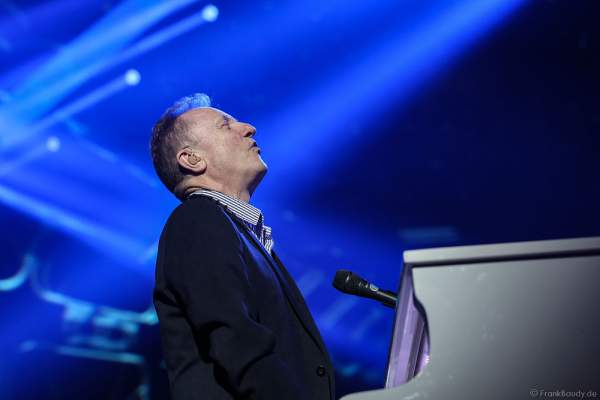John Miles bei der Deutschlandpremiere von Night of the Proms 2016 in der SAP Arena Mannheim