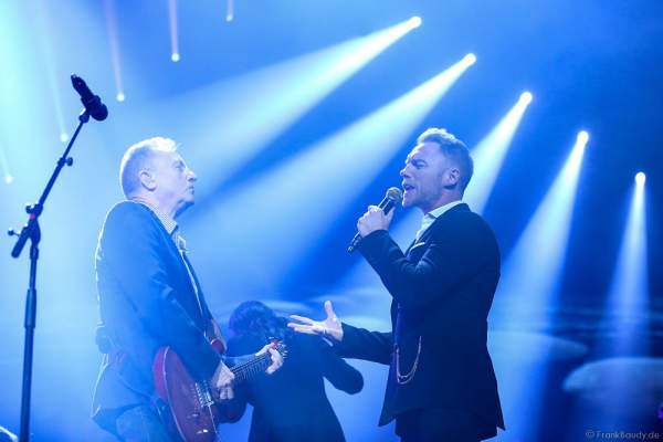 John Miles und Ronan Keating bei der Deutschlandpremiere von Night of the Proms 2016 in der SAP Arena Mannheim