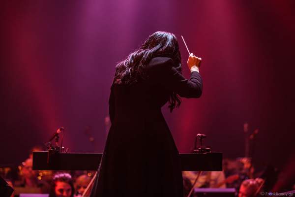Dirigentin Alexandra Arrieche bei der Deutschlandpremiere von Night of the Proms 2016 in der SAP Arena Mannheim