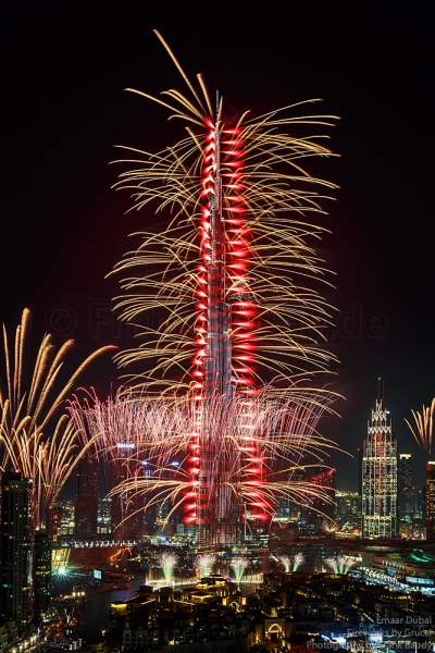 Fireworks at the Burj Khalifa - New Year’s Eve gala show 2016-2017 Downtown Dubai