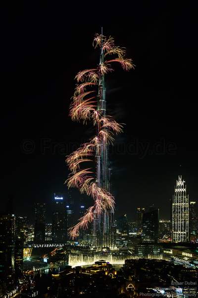 Fireworks at the Burj Khalifa - New Year’s Eve gala show 2016-2017 Downtown Dubai