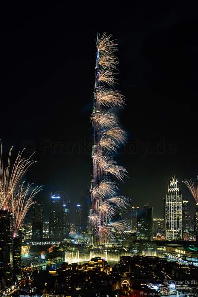 Fireworks at the Burj Khalifa - New Year’s Eve gala show 2016-2017 Downtown Dubai