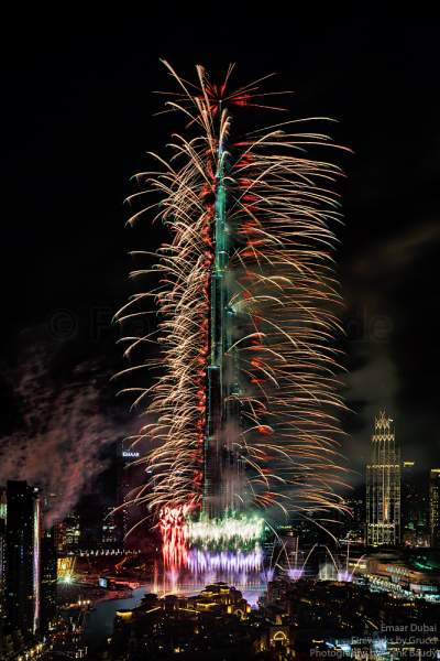 Fireworks at the Burj Khalifa - New Year’s Eve gala show 2016-2017 Downtown Dubai
