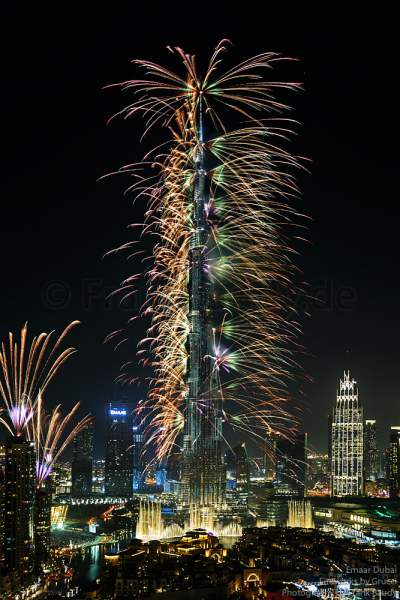 Fireworks at the Burj Khalifa - New Year’s Eve gala show 2016-2017 Downtown Dubai