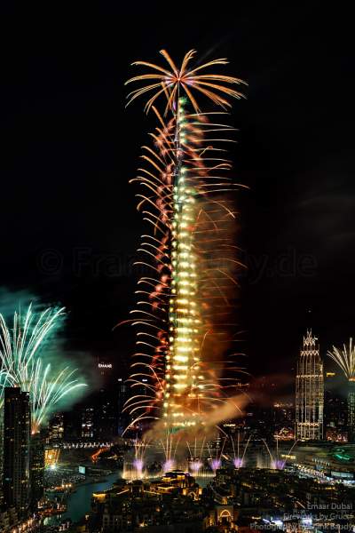Fireworks at the Burj Khalifa - New Year’s Eve gala show 2016-2017 Downtown Dubai