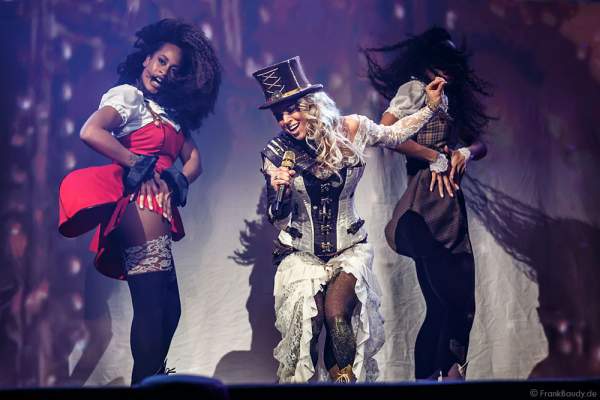 DSDS 2014 Gewinnerin Aneta Sablik bei der Weltpremiere der Show MYSTORIAL von DJ BoBo