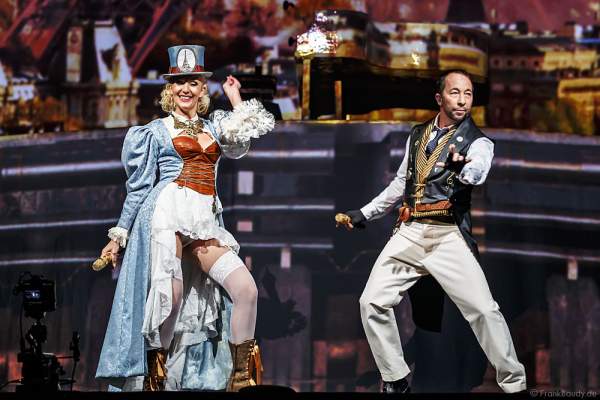 Nancy Baumann und René Baumann alias DJ BoBo bei der Weltpremiere der Show MYSTORIAL