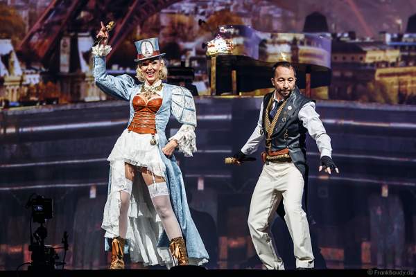 Nancy Baumann und René Baumann alias DJ BoBo bei der Weltpremiere der Show MYSTORIAL