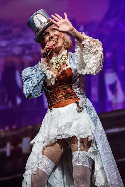 Nancy Baumann, Ehefrau von DJ Bobo bei der Show MYSTORIAL