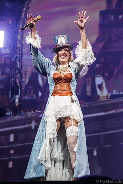 Nancy Baumann, Ehefrau von DJ Bobo bei der Show MYSTORIAL