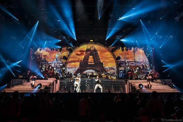 Nancy Baumann und René Baumann alias DJ BoBo bei der Weltpremiere der Show MYSTORIAL