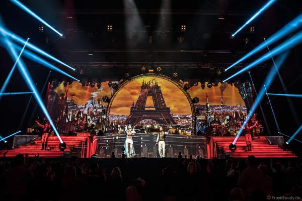 Nancy Baumann und René Baumann alias DJ BoBo bei der Weltpremiere der Show MYSTORIAL
