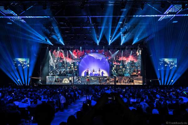 Lightshow bei neuer Show MYSTORIAL von DJ BoBo bei der großen Weltpremiere am 13. Januar 2017  in der Europa-Park Arena Rust
