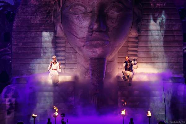 Aneta Sablik und DJ BoBo bei der Weltpremiere der Show MYSTORIAL am 13. Januar 2017 im Europa-Park Rust