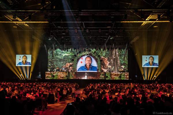 Traumszene von DJ BoBo bei seiner neuen Show MYSTORIAL am 13. Januar 2017 im Europa-Park Rust