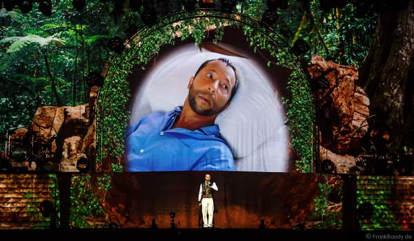 Traumszene von DJ BoBo bei seiner neuen Show MYSTORIAL am 13. Januar 2017 im Europa-Park Rust