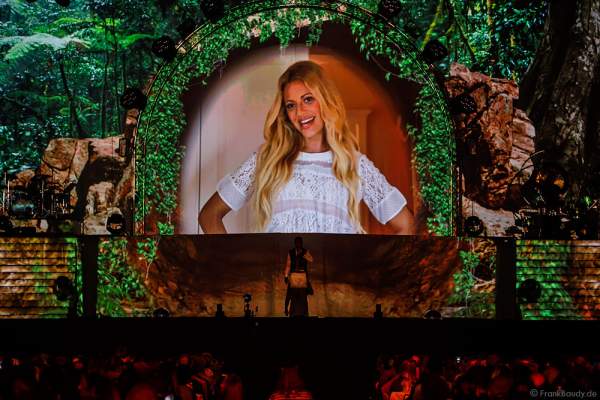 Traumszene von DJ BoBo bei seiner neuen Show MYSTORIAL am 13. Januar 2017 im Europa-Park Rust