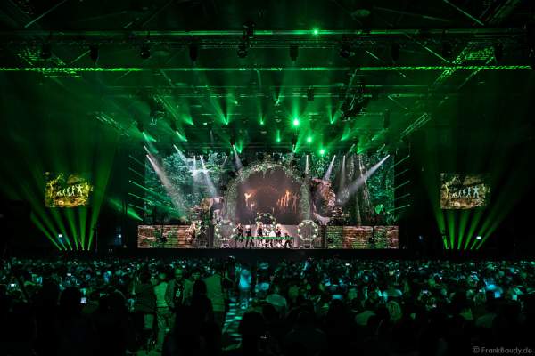 Trommlergruppe Greenbeats bei der Show MYSTORIAL von DJ BoBo bei der großen Weltpremiere am 13. Januar 2017 im Europa-Park Rust