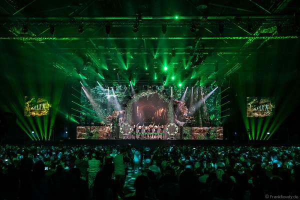 Trommlergruppe Greenbeats bei der Show MYSTORIAL von DJ BoBo bei der großen Weltpremiere am 13. Januar 2017 im Europa-Park Rust